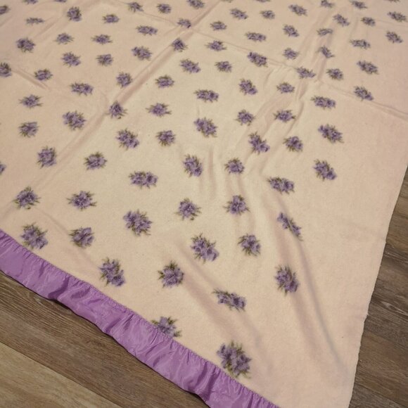 Vintage Wool Blanket Ivory With Lilac Flowers Purple Satin Edging 81"x 69" - Picture 8 of 9